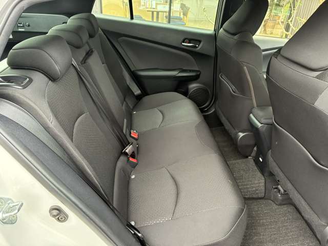 トヨタ プリウス １．８ Ｓ Ｅ－ＦＯＵＲ ４ＷＤ R3年 (東海) 99