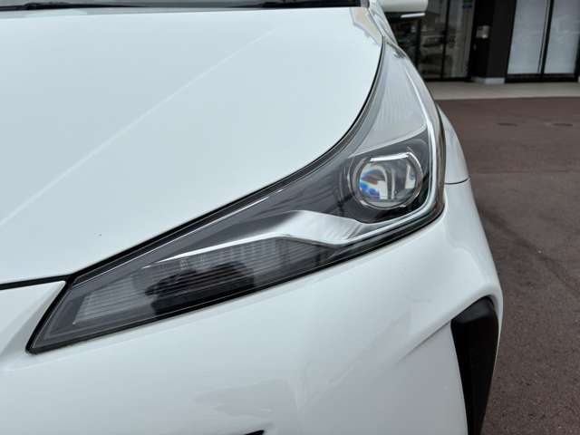 トヨタ プリウス １．８ Ｓ Ｅ－ＦＯＵＲ ４ＷＤ R3年 (東海) 99