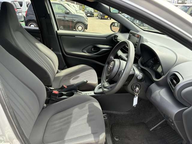 トヨタ ヤリス １．０ Ｘ R3年 (東海) 99