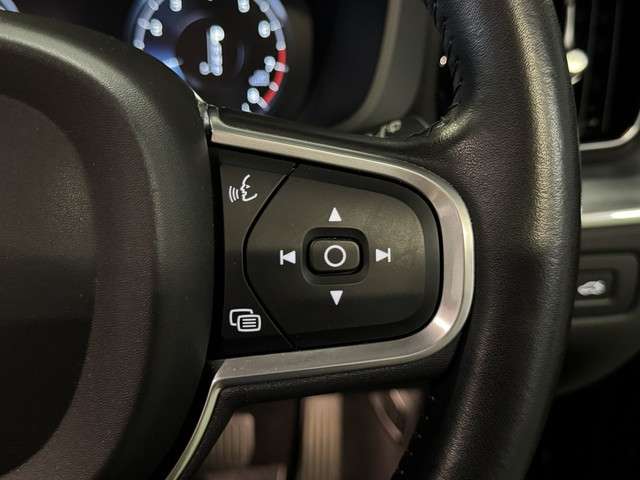 ボルボ ＸＣ６０ Ｔ５ ＡＷＤ モメンタム ４ＷＤ H29年 (関東) 99