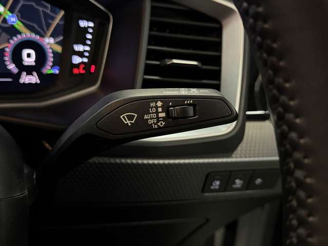 アウディ Ａ１　スポーツバック ３５ ＴＦＳＩ アドバンスト R2年 (関東) 99