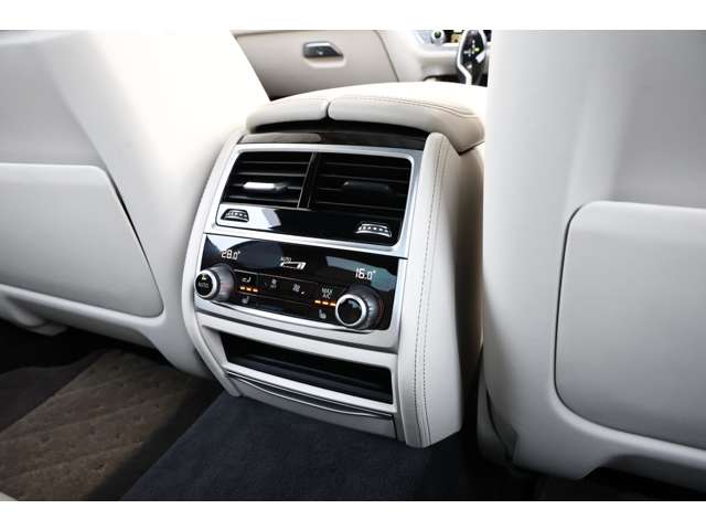ＢＭＷ ７シリーズ ７５０Ｉ Ｘドライブ ラグジュアリー ４ＷＤ R1年 (東海) 99