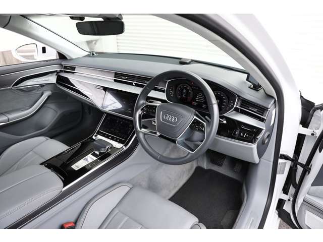 アウディ Ａ８ ６０ ＴＦＳＩ クワトロ ４ＷＤ R1年 (東海) 99