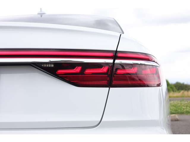 アウディ Ａ８ ６０ ＴＦＳＩ クワトロ ４ＷＤ R1年 (東海) 99