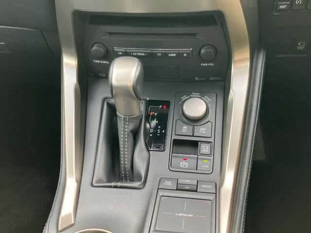 レクサス ＮＸ３００ｈ バージョンＬ H27年 (四国) 99