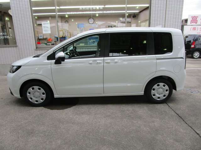 ホンダ フリード　ハイブリッド １．５ Ｅ：ＨＥＶ エアー R8年 (関東) 99