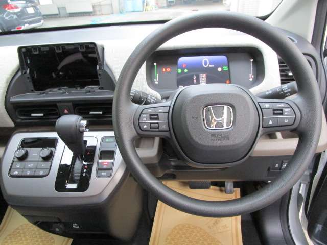 ホンダ フリード　ハイブリッド １．５ Ｅ：ＨＥＶ エアー R8年 (関東) 99