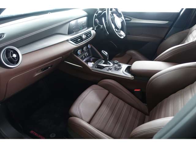 アルファロメオ ステルヴィオ ２．０ ターボ Ｑ４ ヴェローチェ ４ＷＤ R4年 (東海) 99
