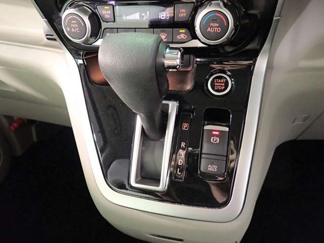 日産 セレナ ２．０ Ｘ H28年 (近畿) 99