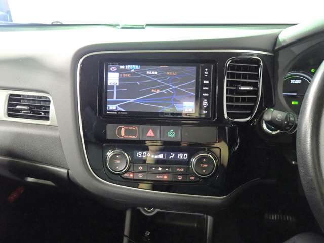 三菱 アウトランダーＰＨＥＶ ２．０ Ｇ ４ＷＤ H26年 (近畿) 99