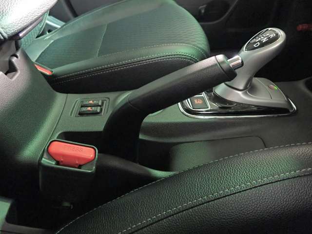 三菱 アウトランダーＰＨＥＶ ２．０ Ｇ ４ＷＤ H26年 (近畿) 99