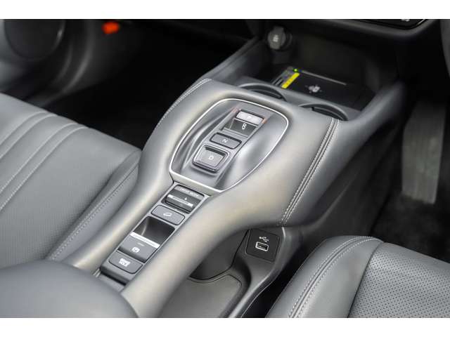 ホンダ ＺＲ－Ｖ ２．０ Ｅ：ＨＥＶ Ｚ ブラックスタイル ４ＷＤ R6年 (北海道) 99