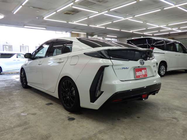 トヨタ プリウスＰＨＶ １．８ Ｓ ナビパッケージ ＧＲ スポーツ H29年 (東北) 99