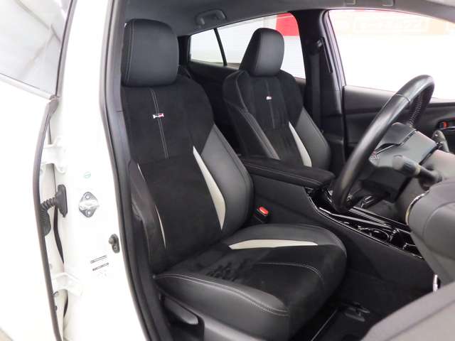 トヨタ プリウスＰＨＶ １．８ Ｓ ナビパッケージ ＧＲ スポーツ H29年 (東北) 99