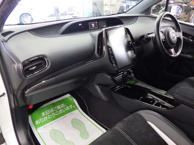 トヨタ プリウスＰＨＶ １．８ Ｓ ナビパッケージ ＧＲ スポーツ H29年 (東北) 99