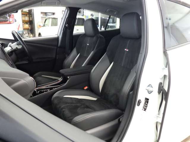 トヨタ プリウスＰＨＶ １．８ Ｓ ナビパッケージ ＧＲ スポーツ H29年 (東北) 99