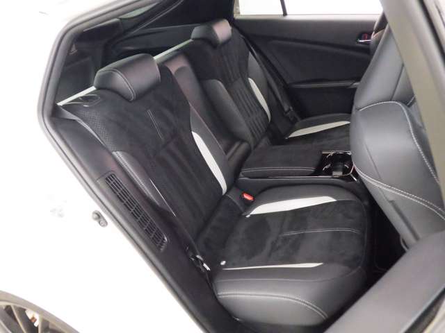 トヨタ プリウスＰＨＶ １．８ Ｓ ナビパッケージ ＧＲ スポーツ H29年 (東北) 99