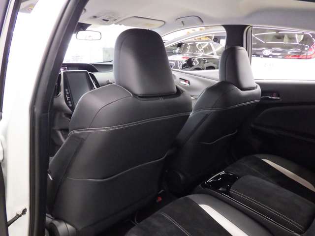 トヨタ プリウスＰＨＶ １．８ Ｓ ナビパッケージ ＧＲ スポーツ H29年 (東北) 99