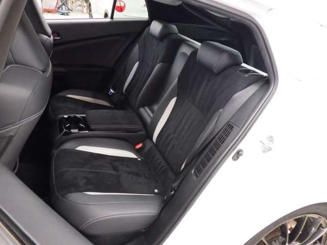 トヨタ プリウスＰＨＶ １．８ Ｓ ナビパッケージ ＧＲ スポーツ H29年 (東北) 99