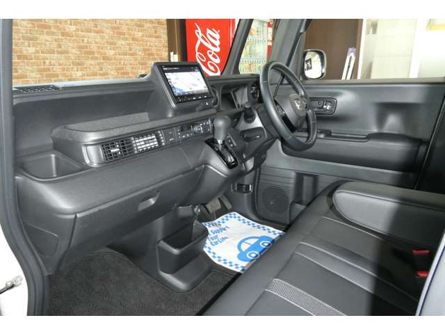 ホンダ Ｎ　ＢＯＸ カスタム ６６０ コーディネートスタイル モノトーン ４ＷＤ R5年 (東北) 99