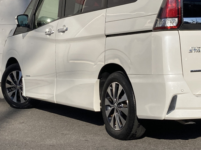 日産 セレナ ２．０ ハイウェイスター ＶセレクションＩＩ R1年 (四国) 99