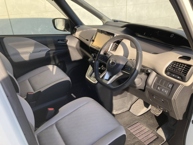 日産 セレナ ２．０ ハイウェイスター ＶセレクションＩＩ R1年 (四国) 99