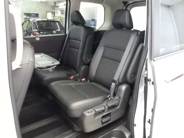 日産 セレナ １．４ Ｅ－４ＯＲＣＥ ハイウェイスターＶ ４ＷＤ R6年 (東北) 99