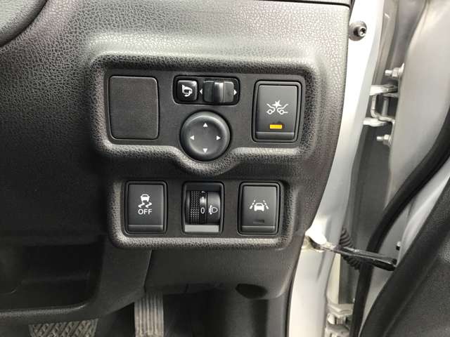 日産 ノート １．２ Ｘ ＦＯＵＲ Ｖセレクション プラスセーフティ ４ＷＤ H27年 (東北) 99