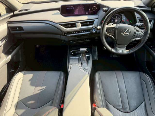 レクサス ＵＸ２５０ｈ ２５０Ｈ Ｆスポーツ ４ＷＤ R1年 (近畿) 99