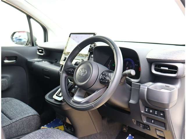 トヨタ シエンタ　ハイブリッド ハイブリッド １．５ Ｚ R5年 () 99