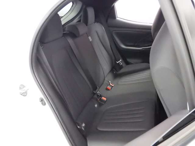 トヨタ ヤリス １．５ ハイブリッド Ｘ Ｅ－ＦＯＵＲ ４ＷＤ R5年 (東北) 99