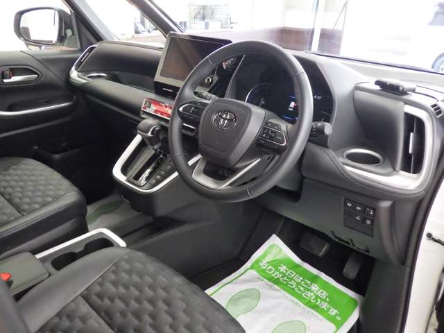 トヨタ ヴォクシー １．８ ハイブリッド Ｓ－Ｚ Ｅ－ＦＯＵＲ ４ＷＤ R7年 (東北) 99