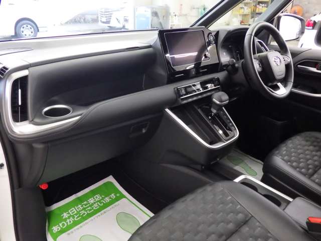 トヨタ ヴォクシー １．８ ハイブリッド Ｓ－Ｚ Ｅ－ＦＯＵＲ ４ＷＤ R7年 (東北) 99