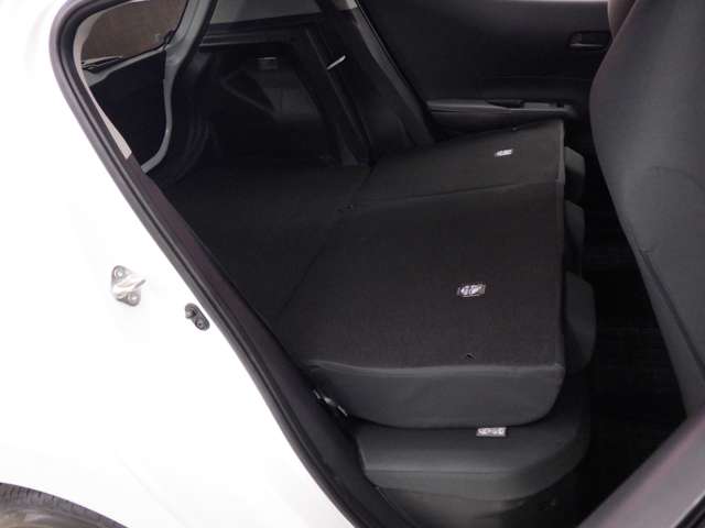 トヨタ アクア １．５ Ｕ Ｅ－ＦＯＵＲ ４ＷＤ R7年 (東北) 99