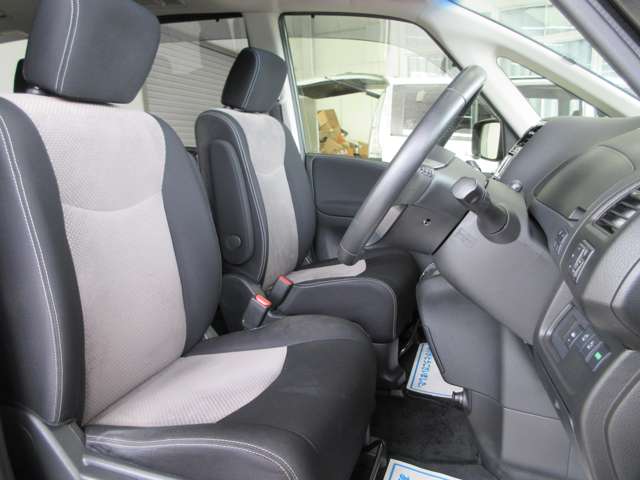 日産 セレナ ２．０ ライダー ブラックライン Ｓ－ＨＹＢＲＩＤ H27年 () 99