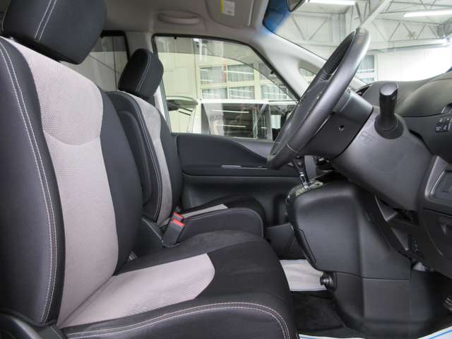 日産 セレナ ２．０ ライダー ブラックライン Ｓ－ＨＹＢＲＩＤ H27年 () 99