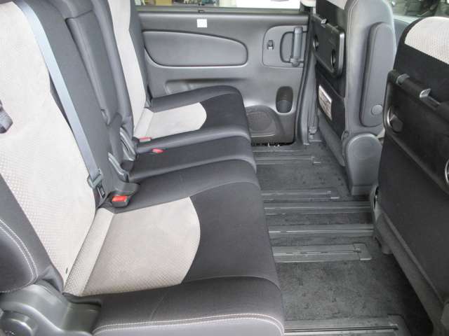 日産 セレナ ２．０ ライダー ブラックライン Ｓ－ＨＹＢＲＩＤ H27年 () 99
