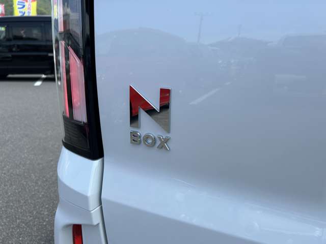 ホンダ Ｎ　ＢＯＸ カスタム ６６０ ４ＷＤ R8年 () 99