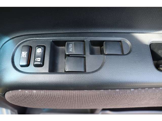 トヨタ スペイド １．５ Ｘ H25年 (近畿) 99