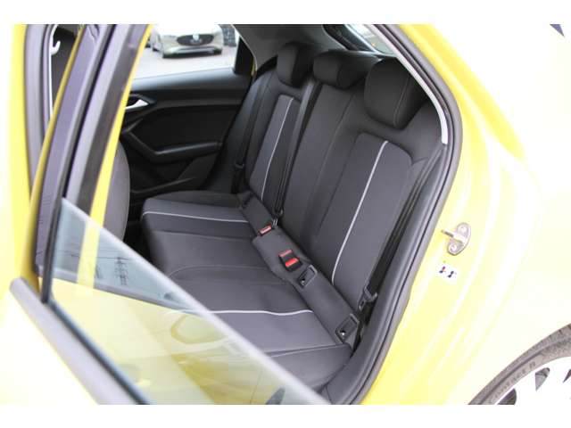 アウディ Ａ１　スポーツバック ２５ ＴＦＳＩ アドバンスト R3年 (関東) 99