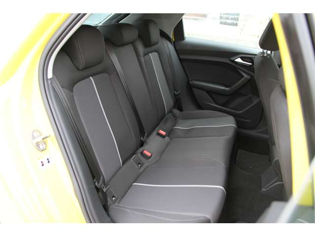アウディ Ａ１　スポーツバック ２５ ＴＦＳＩ アドバンスト R3年 (関東) 99