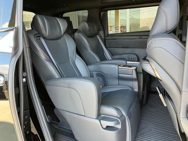 トヨタ アルファード　ハイブリッド ハイブリッド ２．５ Ｚ Ｅ－ＦＯＵＲ ４ＷＤ R7年 (近畿) 99