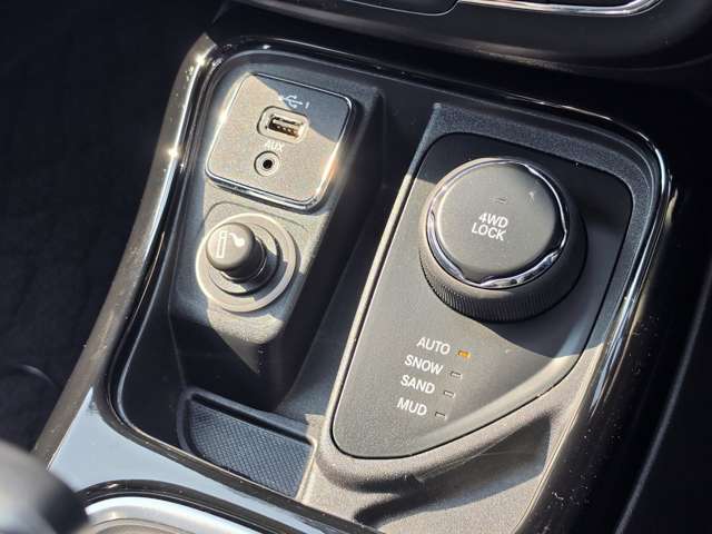ジープ コンパス リミテッド ４ＷＤ R1年 (東海) 99