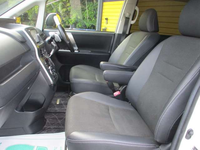 トヨタ ヴォクシー ２．０ ＺＳ 煌ＩＩＩ H25年 (関東) 99
