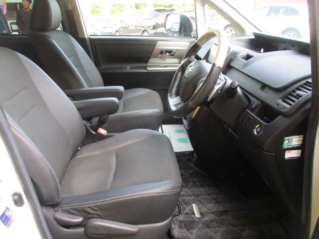 トヨタ ヴォクシー ２．０ ＺＳ 煌ＩＩＩ H25年 (関東) 99