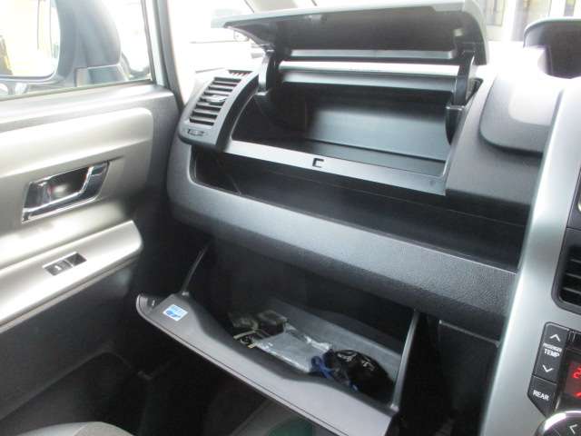 トヨタ ヴォクシー ２．０ ＺＳ 煌ＩＩＩ H25年 (関東) 99
