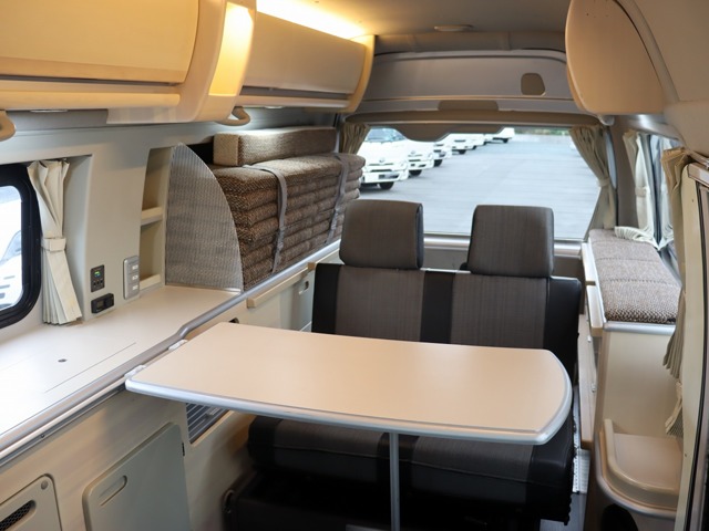 トヨタ ハイエースバン ホワイトハウス R3年 (東海) 99