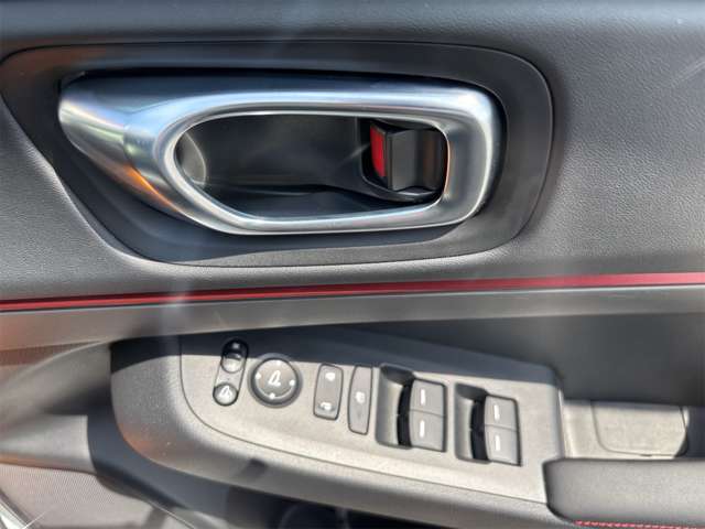 ホンダ ヴェゼル １．５ Ｅ：ＨＥＶ ＲＳ R8年 (近畿) 99