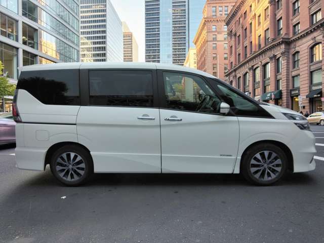 日産 セレナ ２．０ ハイウェイスター ＶセレクションＩＩ R1年 () 99