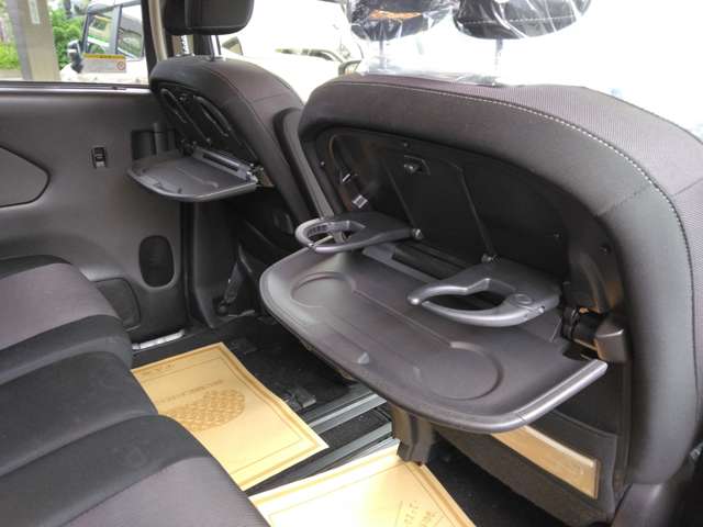 日産 セレナ ２．０ ハイウェイスター ＶセレクションＩＩ R1年 () 99